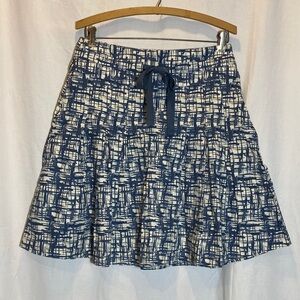 Old Navy Blue & White Patterned Women's Skirt with Ribbon Belt - size 4